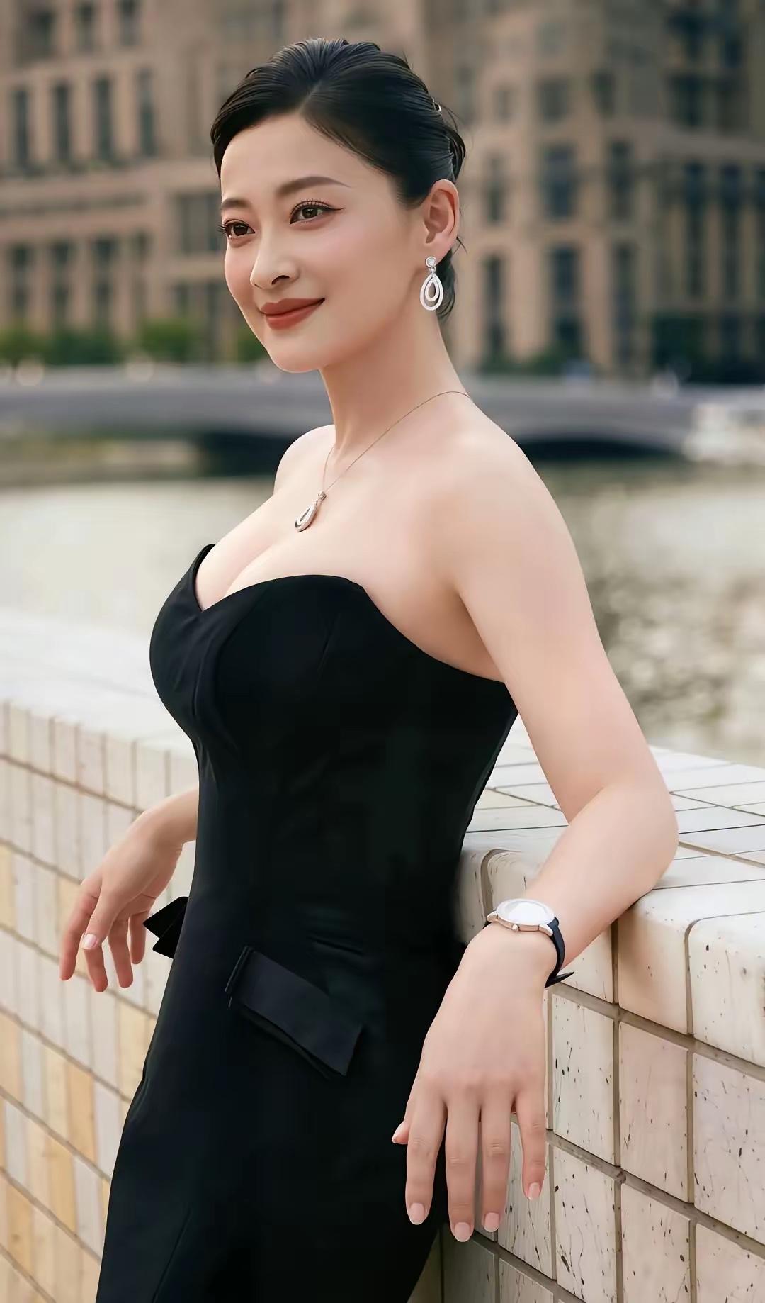 谁能不爱梅婷？演技与颜值双在线，这才是实力派女演员的模样梅婷贵妇气场 梅婷身高 