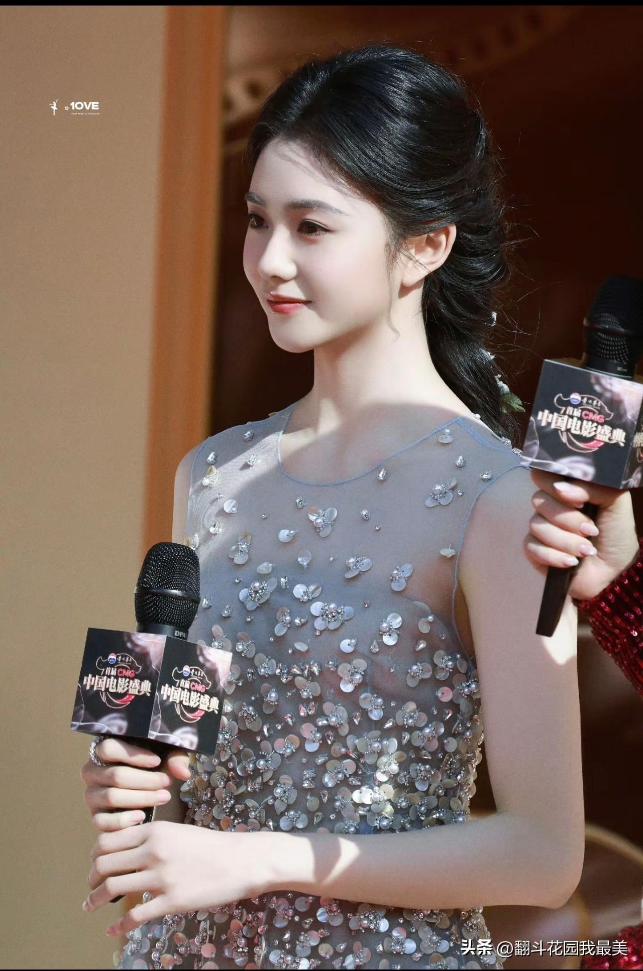 ⼤家发现了没有，

不愧是央妈严选呀，

这次刘浩存参加CMG中国电影盛典太