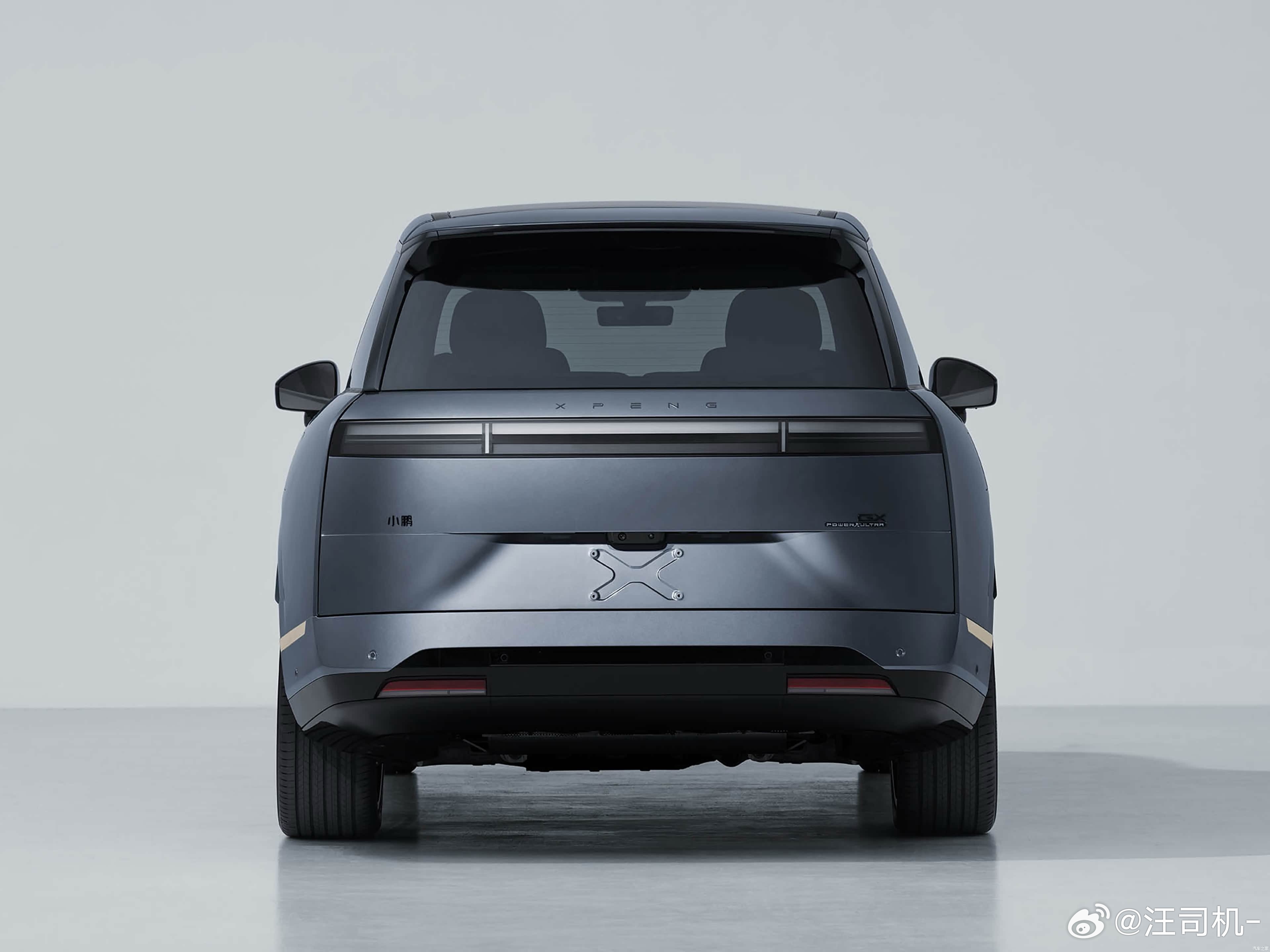 事出反常必有妖，小鹏GX的尾门开口，比一般的大6座SUV要低很多。6座车的第三排