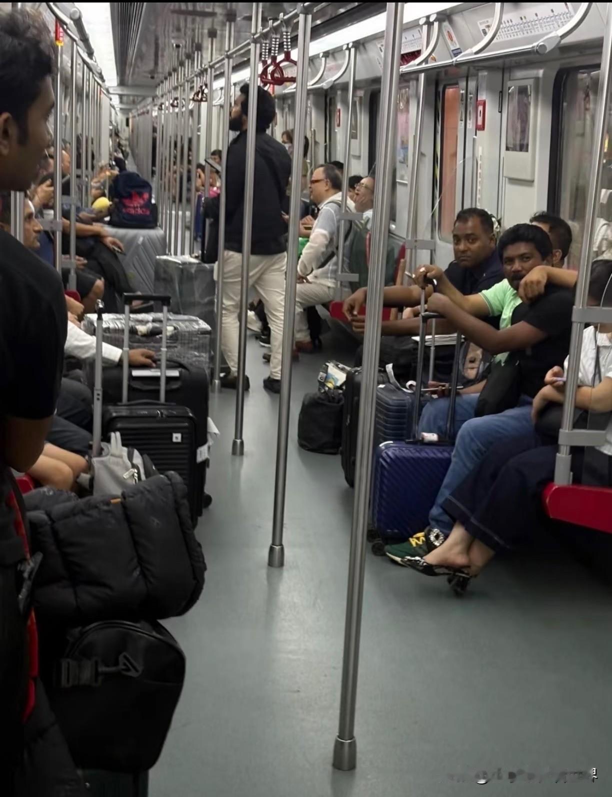 近年来，随着日资企业在华投资增多，越来越多的日本职员携家人定居中国。他们中许多人