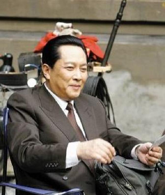 73岁唐国强上综艺，状态好得不像话。
你以为人生只有25岁稳定、30岁结婚的剧本