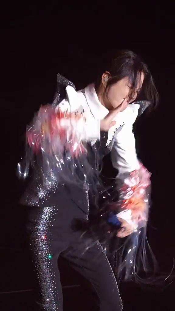 没出息，刚刚我说广州嗨起来嘴软，讲成长沙你知道吗？我唔可以。对不起大家，唔可以死