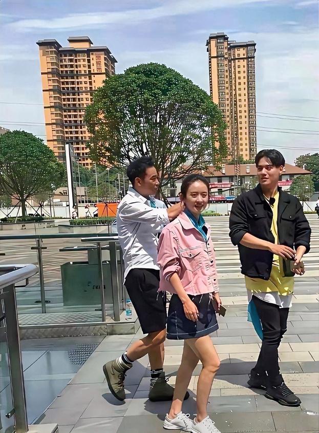 路人视角真实的赵丽颖，你们能接受吗？