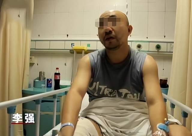 2016年重庆一男子晚上睡觉时突然感觉膝盖疼的厉害，打120被送到医院后，医生看