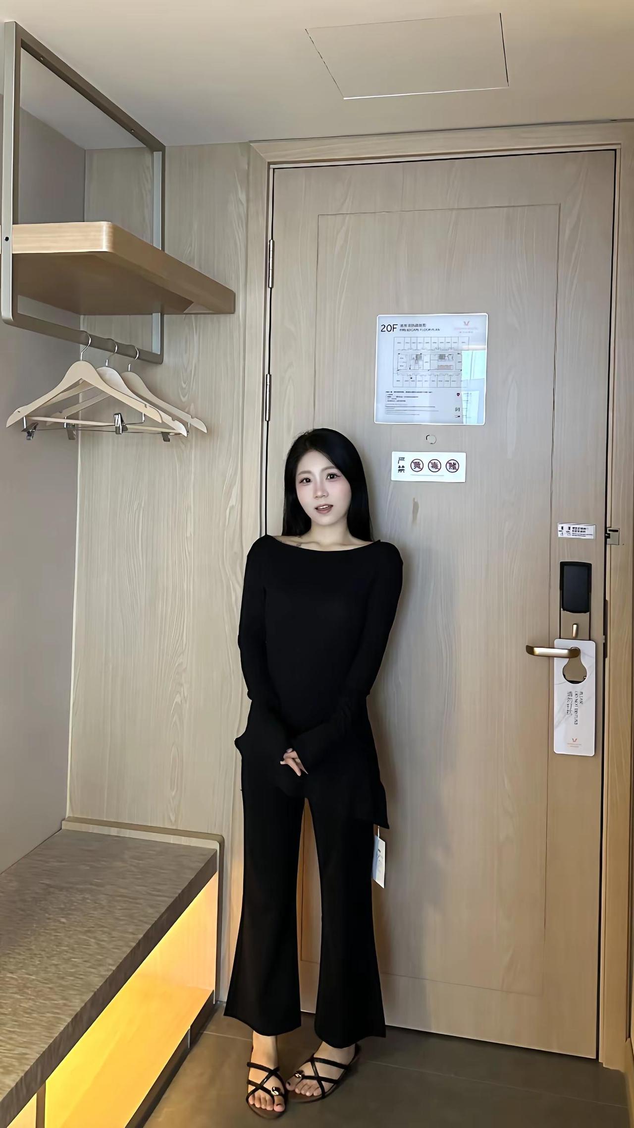 也努力 也松弛 也尽力 也随意 偶尔留点时间在自己喜欢的状态里穿搭