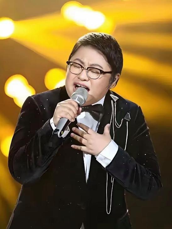 明眼人其实都能看出来，韩红之所以取消武汉演唱会，不仅是因为巴威来了，还因为她演唱