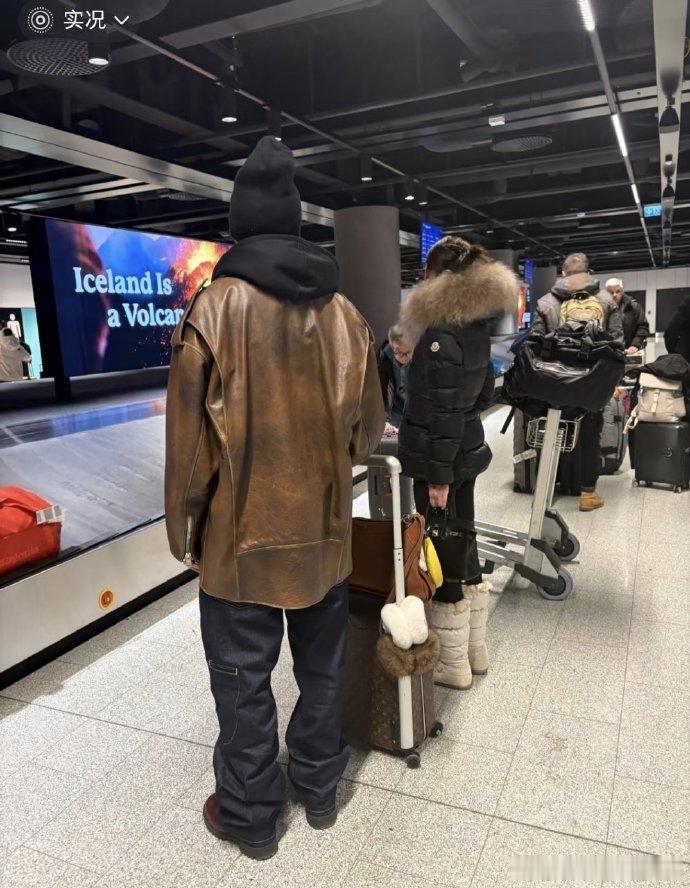 马思唯终于舍得带小米去贵地方了小米也太高太美了吧！和马思唯站在一起好般配，冰岛同