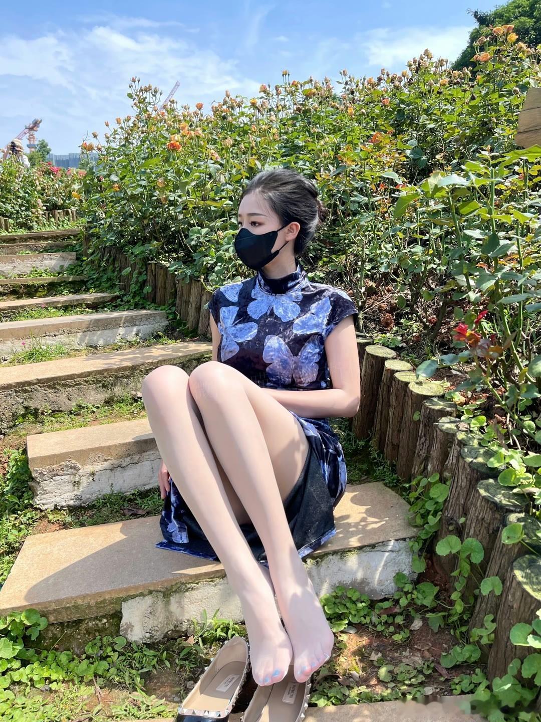 旗袍配丝袜～ ​​​