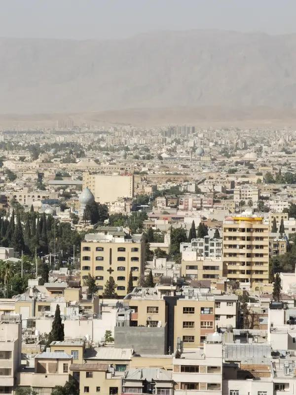 伊朗的无人机战术挺有效的。伊朗祭出新战术，用廉价无人机专打雷达，破坏美军防空“眼