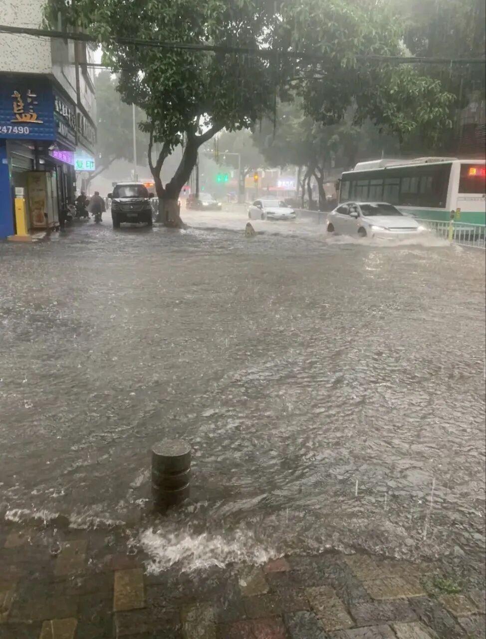 惊魂与重生：直击重庆永川特大暴雨。