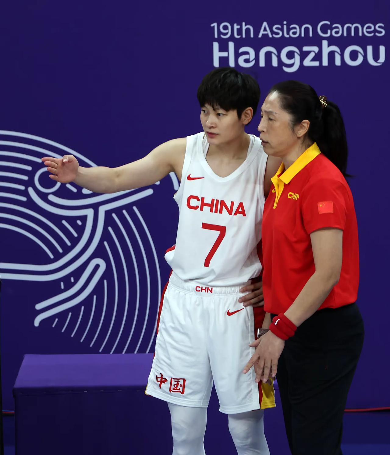 今晚WCB战火继续燃烧！

东莞女篮坐镇主场迎战内蒙古女篮

昨晚四川女篮险胜山