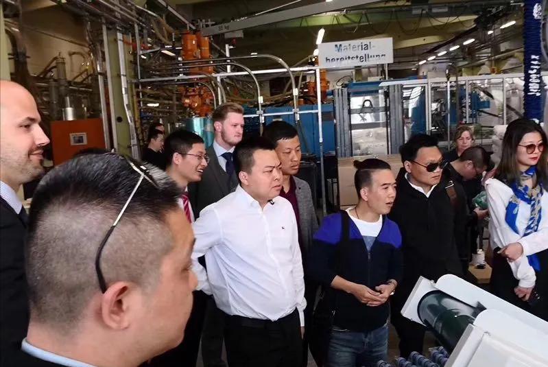 华人老板在外国开厂，推行996工作制，叠加违规用工、限制劳工权益等行为，被当地部