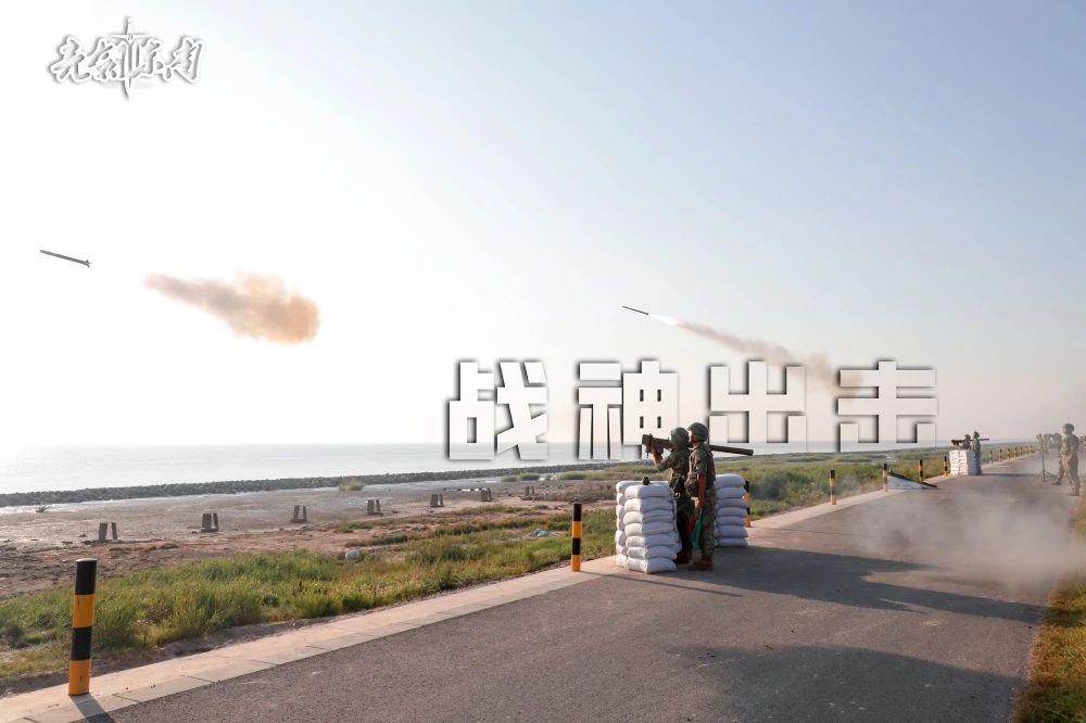 【#亮剑视点# 防空利刃破苍穹】#擂动强军催征鼓# 直击防空兵实弹射击一线，燃！