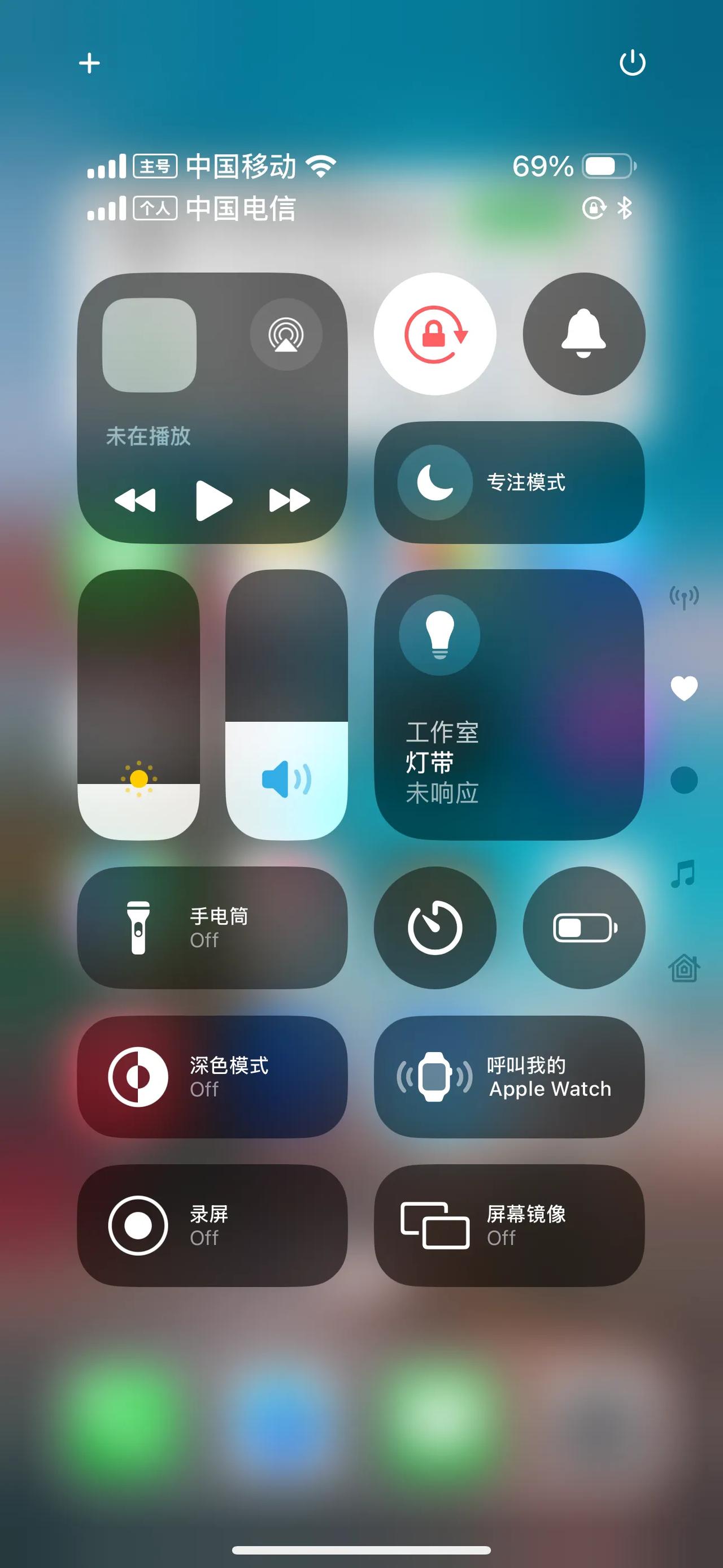 iOS 18 Beta1汇总几个我遇到的问题。

1，控制中心切换的时候掉帧明显