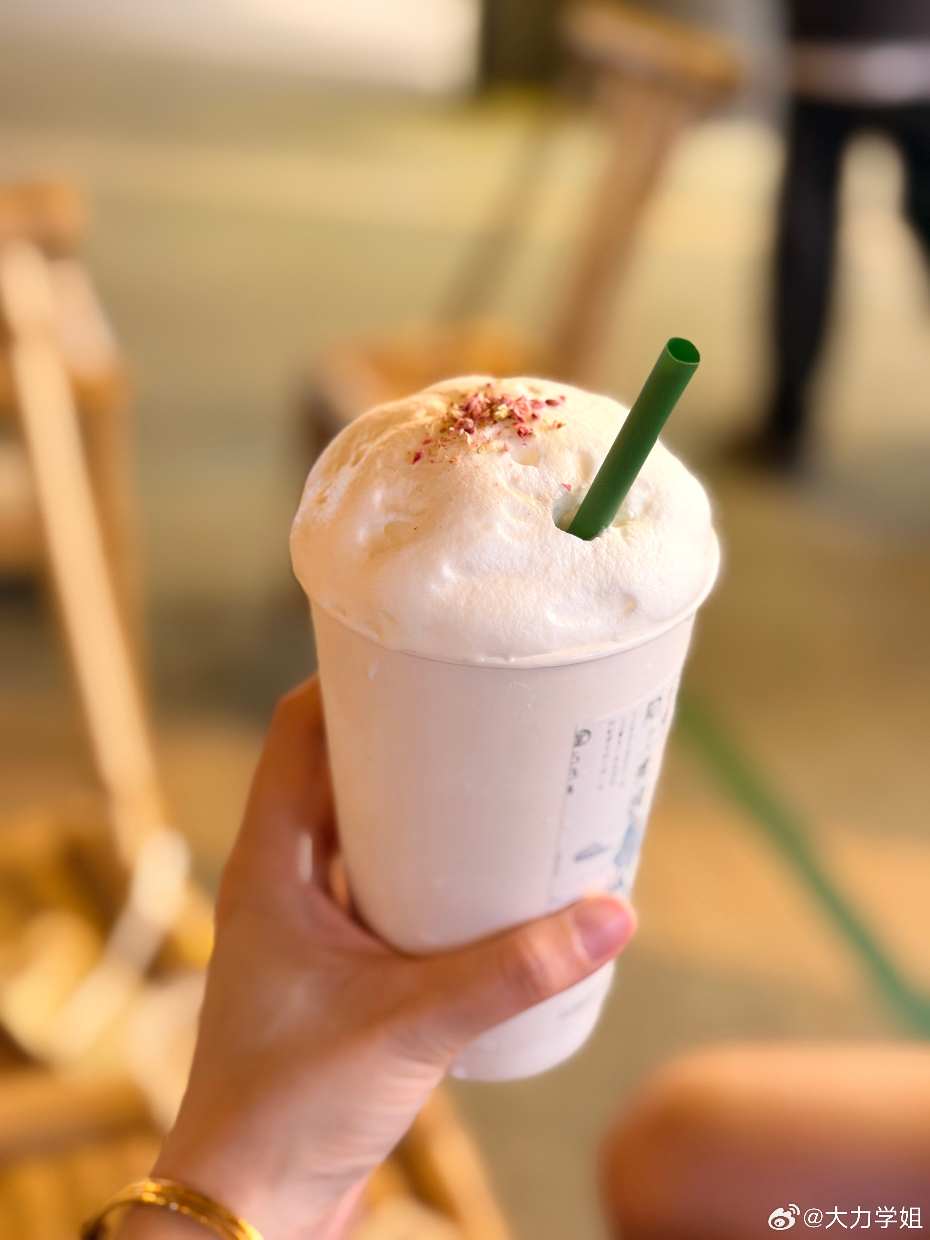 好久不喝奶茶没想到威力这么大到现在毫无困意