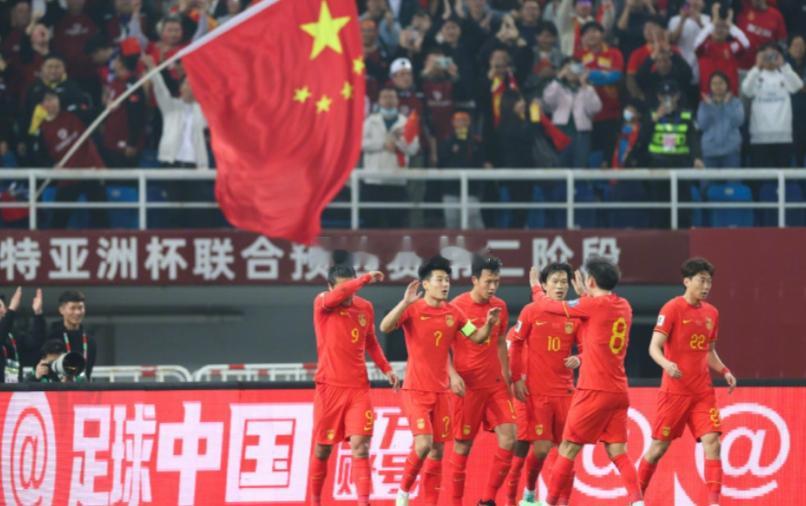 全场唱国歌了！！！赛后球迷合唱歌唱祖国！今晚，在天津举行的2026年世界杯预选赛
