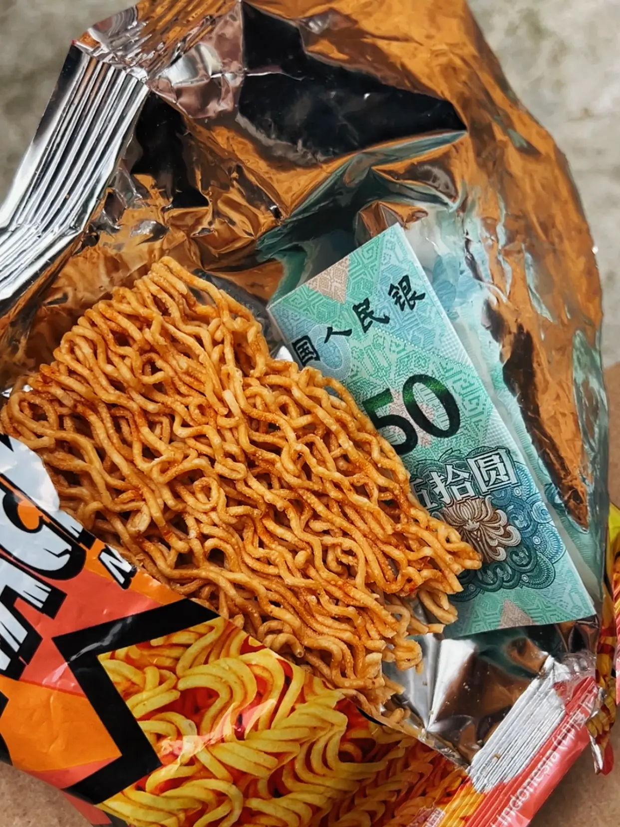 请允许我得瑟一下下，这波泼天的富贵，我接了~吃了这么多年的干脆面，这一...
