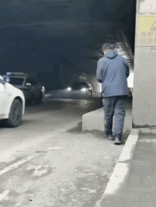 善良是从骨子里透出来的，这样的善良不是刻意也不是迎合，而是担心自己的遭遇别人再次