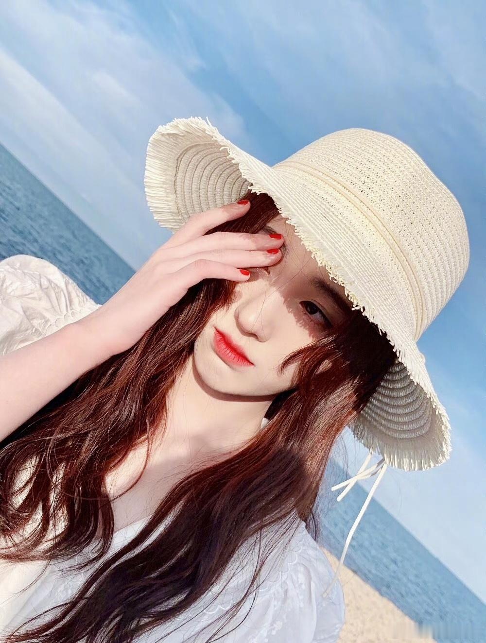 鞠婧祎[超话]jjy鞠婧祎苏绿夏jjy鞠婧祎万花世界最好的爱是陪伴，最好的风景是