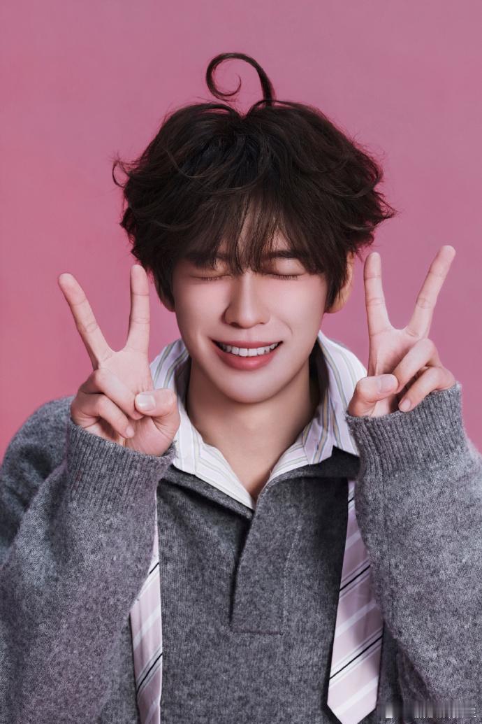 余景天官宣加入乐华内娱又来重磅消息，余景天加入乐华，这波操作直接赢麻了，期待后续