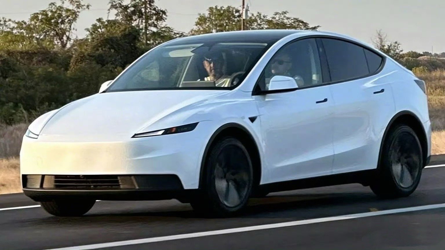 精简版ModelY售价 据报道，特斯拉柏林工厂经理表示，全新精简版Model Y