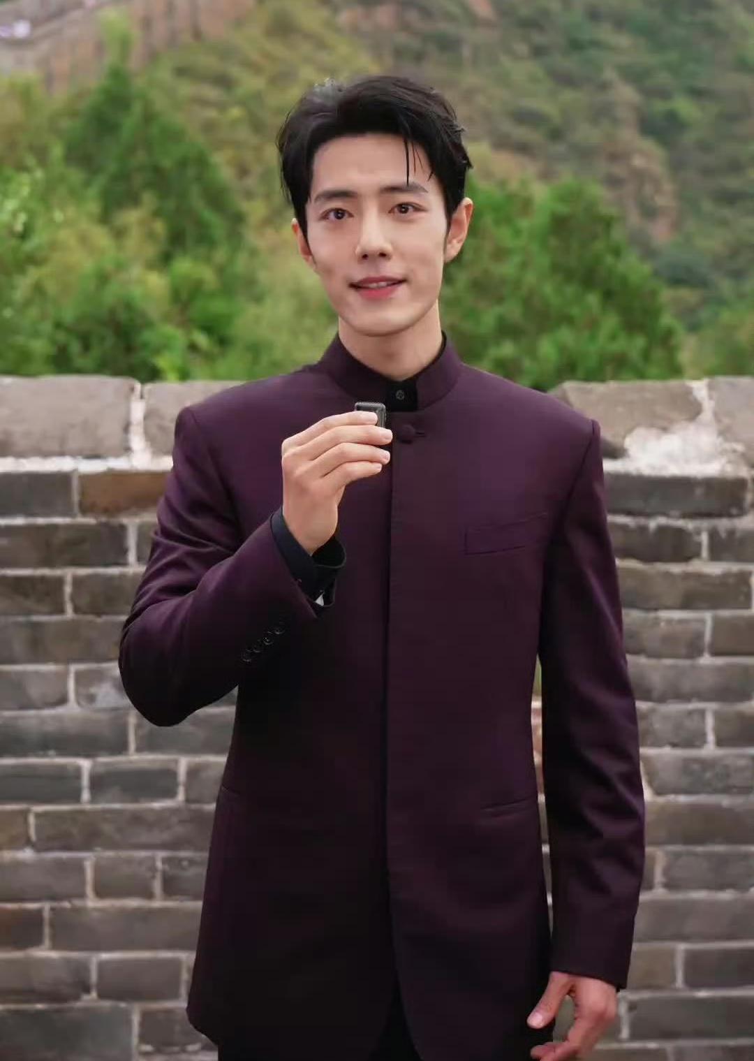 央视國庆晚会节目单已出，
我发现一件事，
就是肖战是单独演唱，一晚上只有三个人独