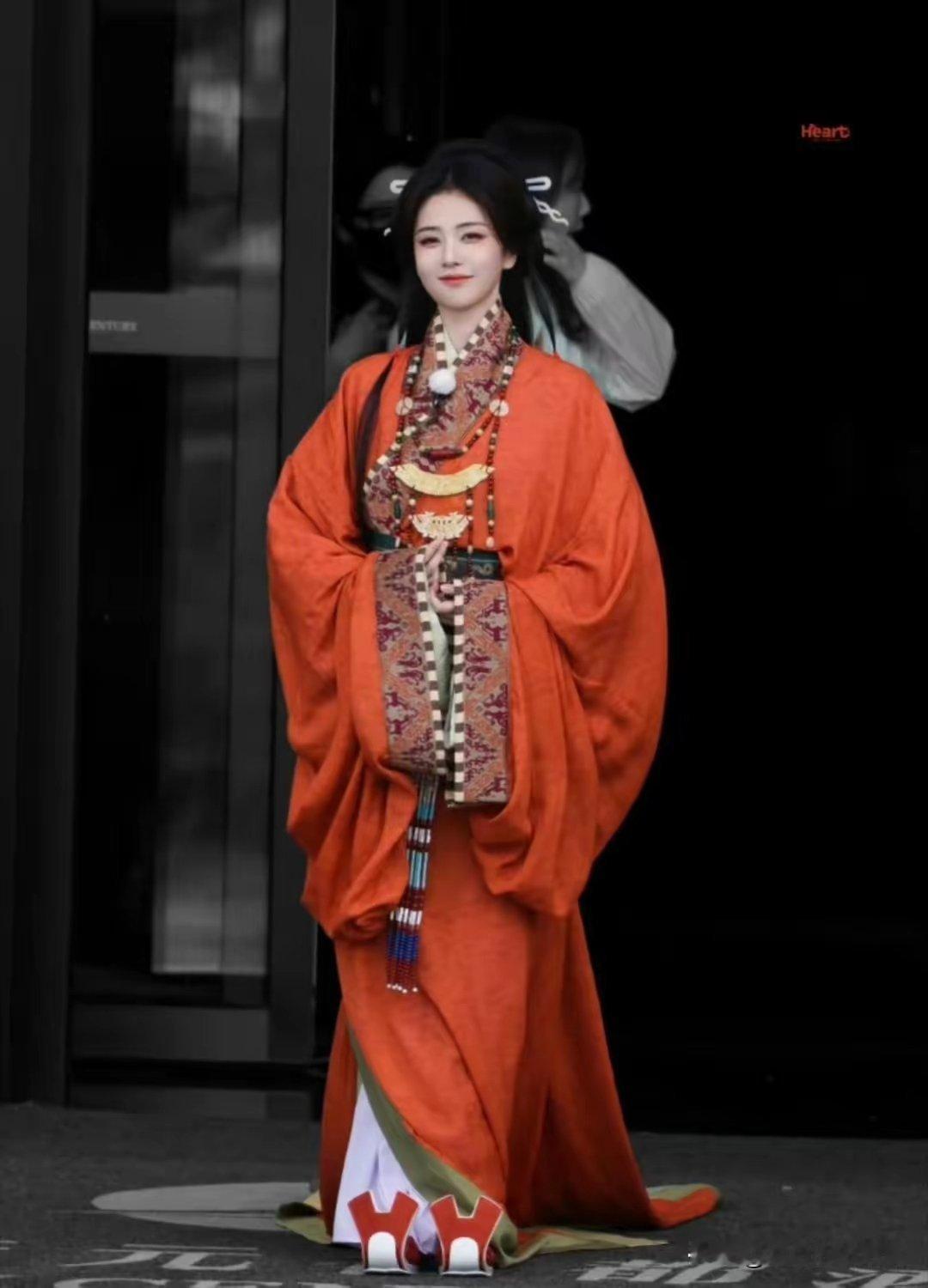 白鹿的汉代妆造20万一次化妆师金鹤龙自己都来澄清了 
