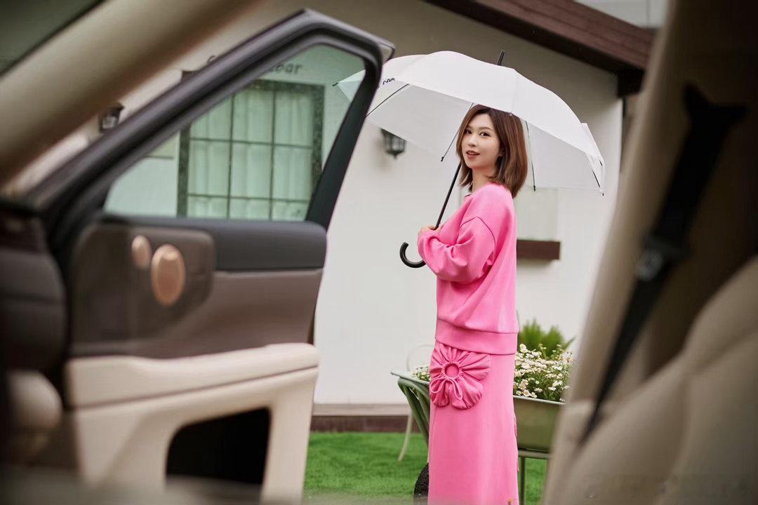 大家好给大家介绍一下这是智己ls8