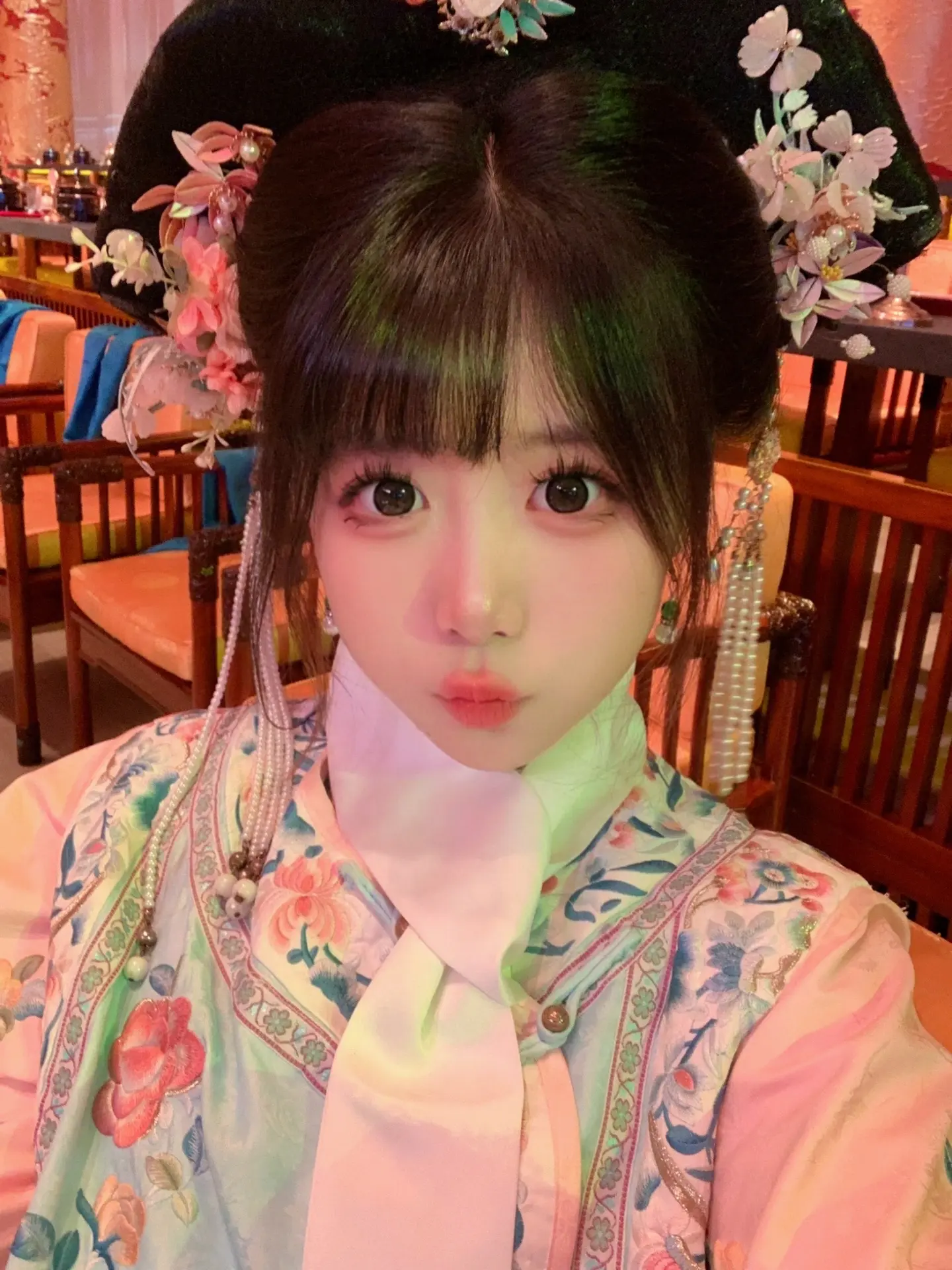 天冷了 请问我可以和你牵手吗⌯>ᴗo⌯。