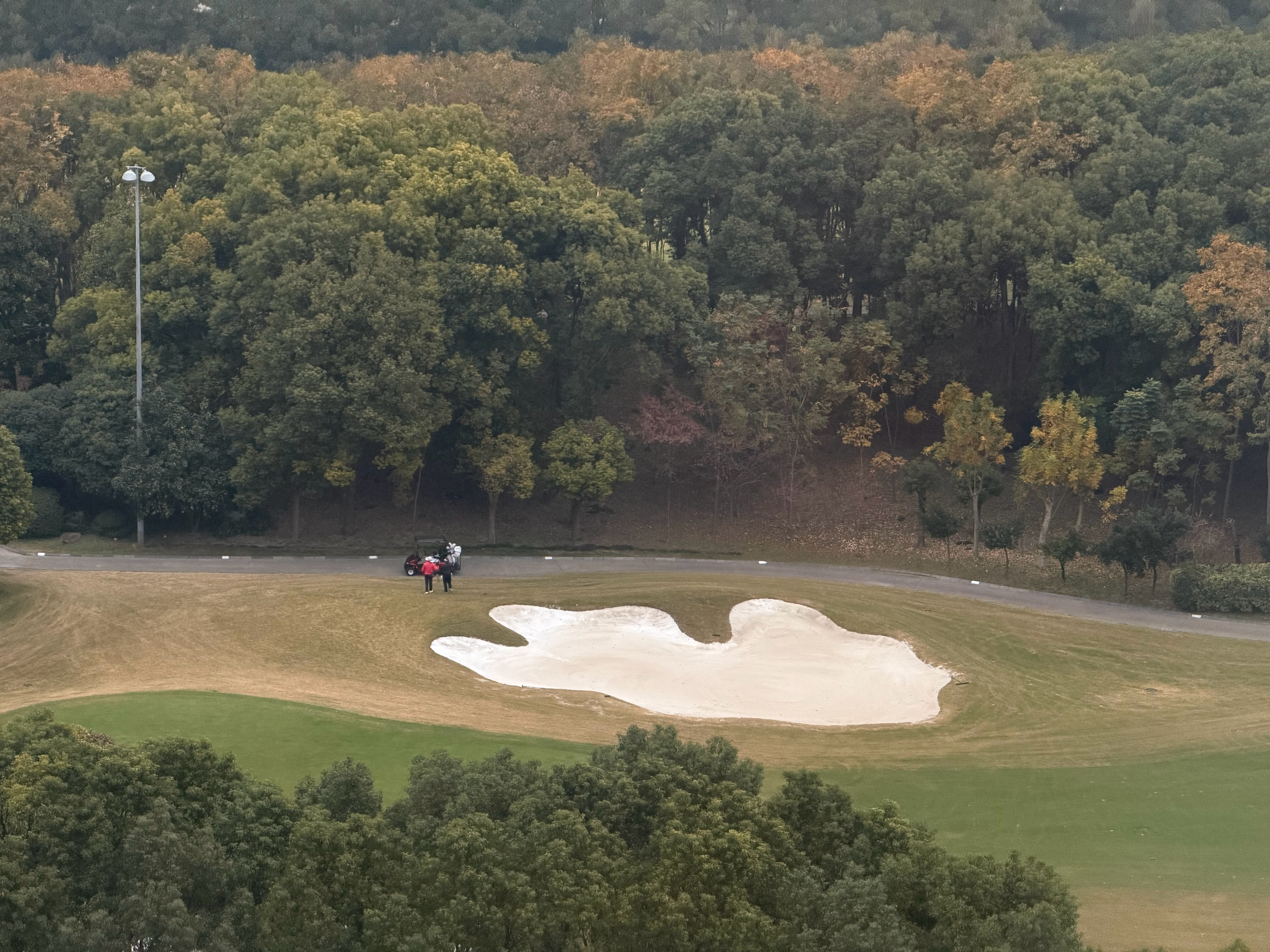 早，老板们还是太努力了，这一大早就抡上球了