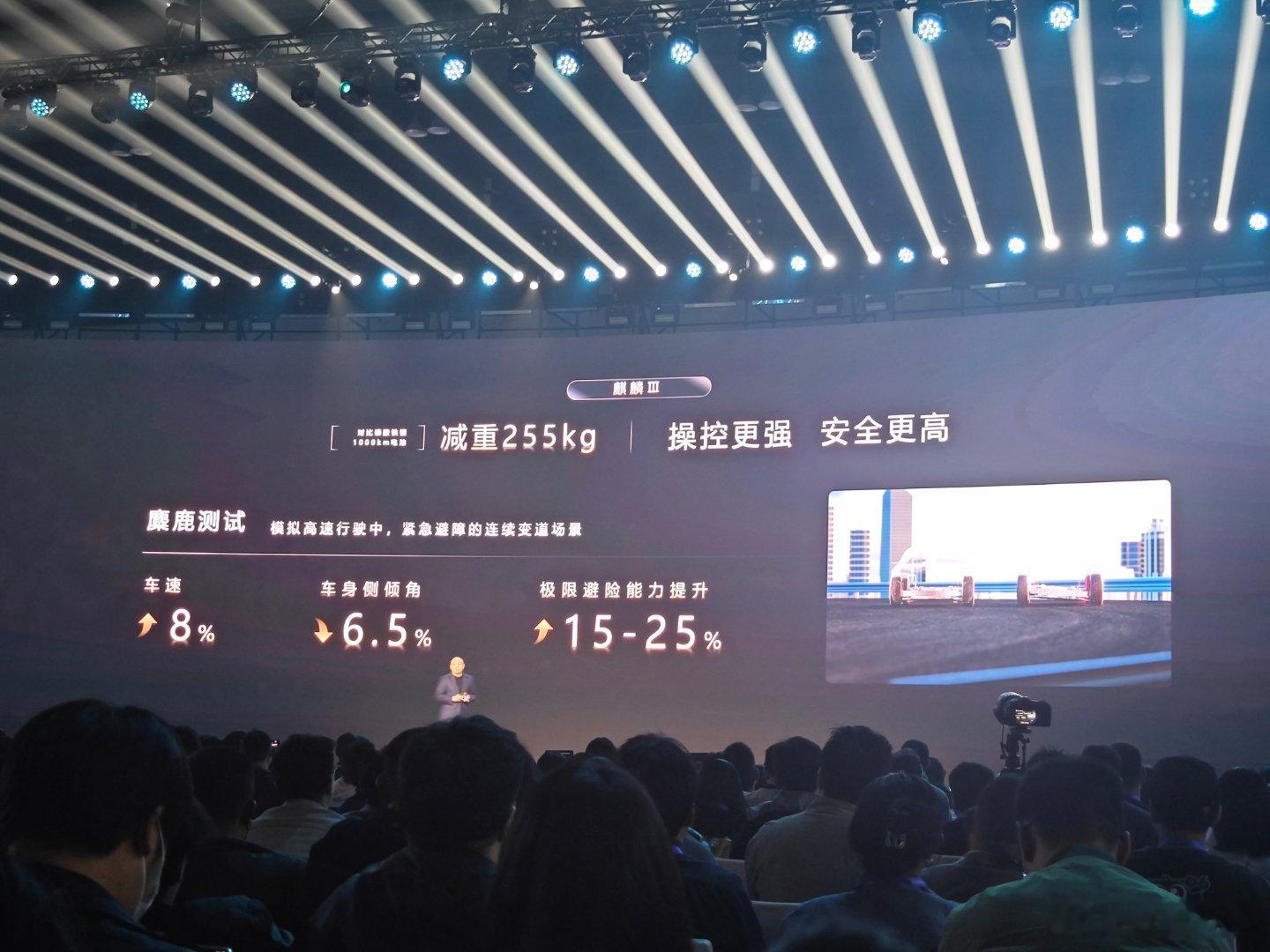 今晚的宁德时代超级科技日，电池超充依然是重点，“充电比加油快”如今已不成问题，第