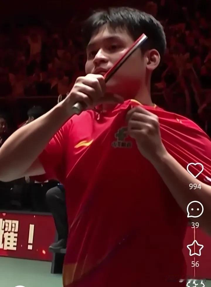 林诗栋打败的，
不是张本智和，
而是一直困扰他的心魔。

这一次林诗栋2:1战胜