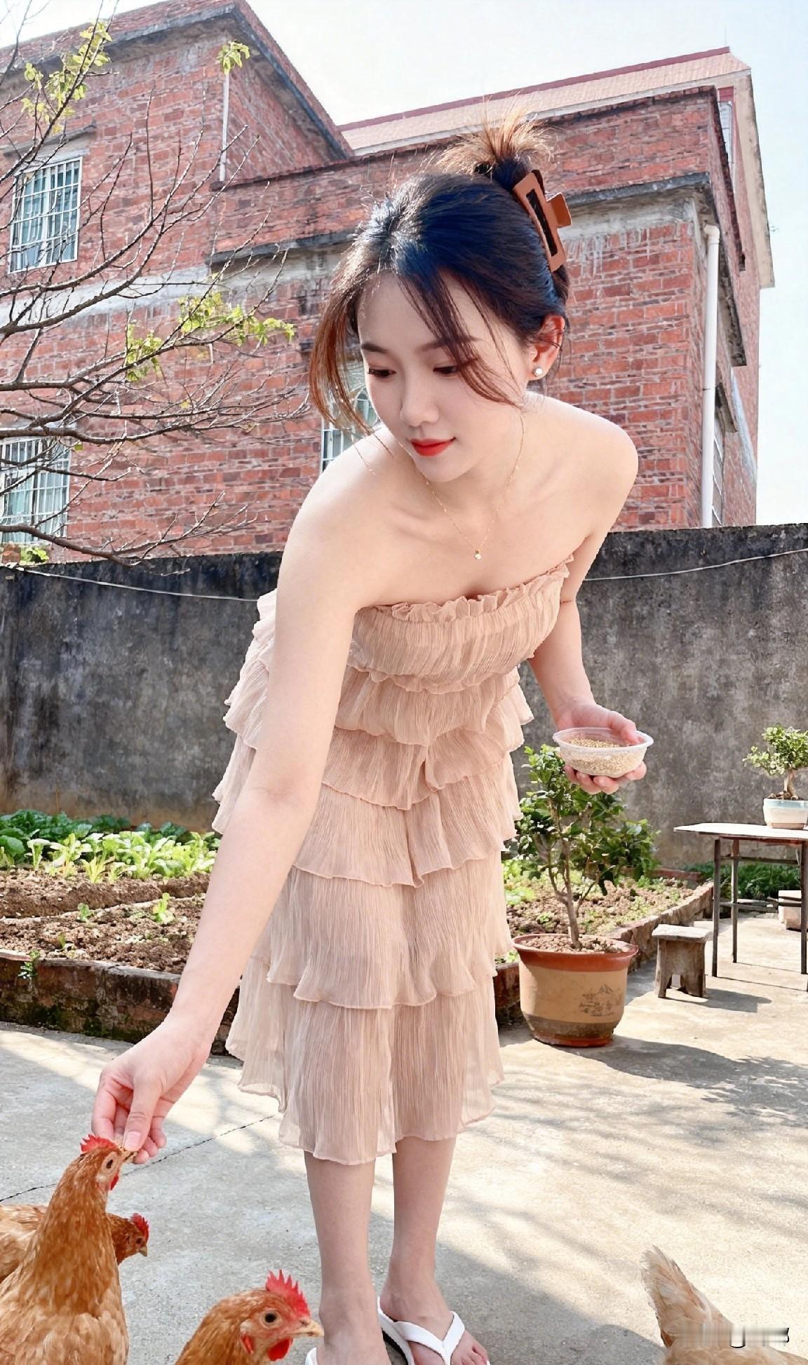 红袖添香时，绿野养鸡忙。
