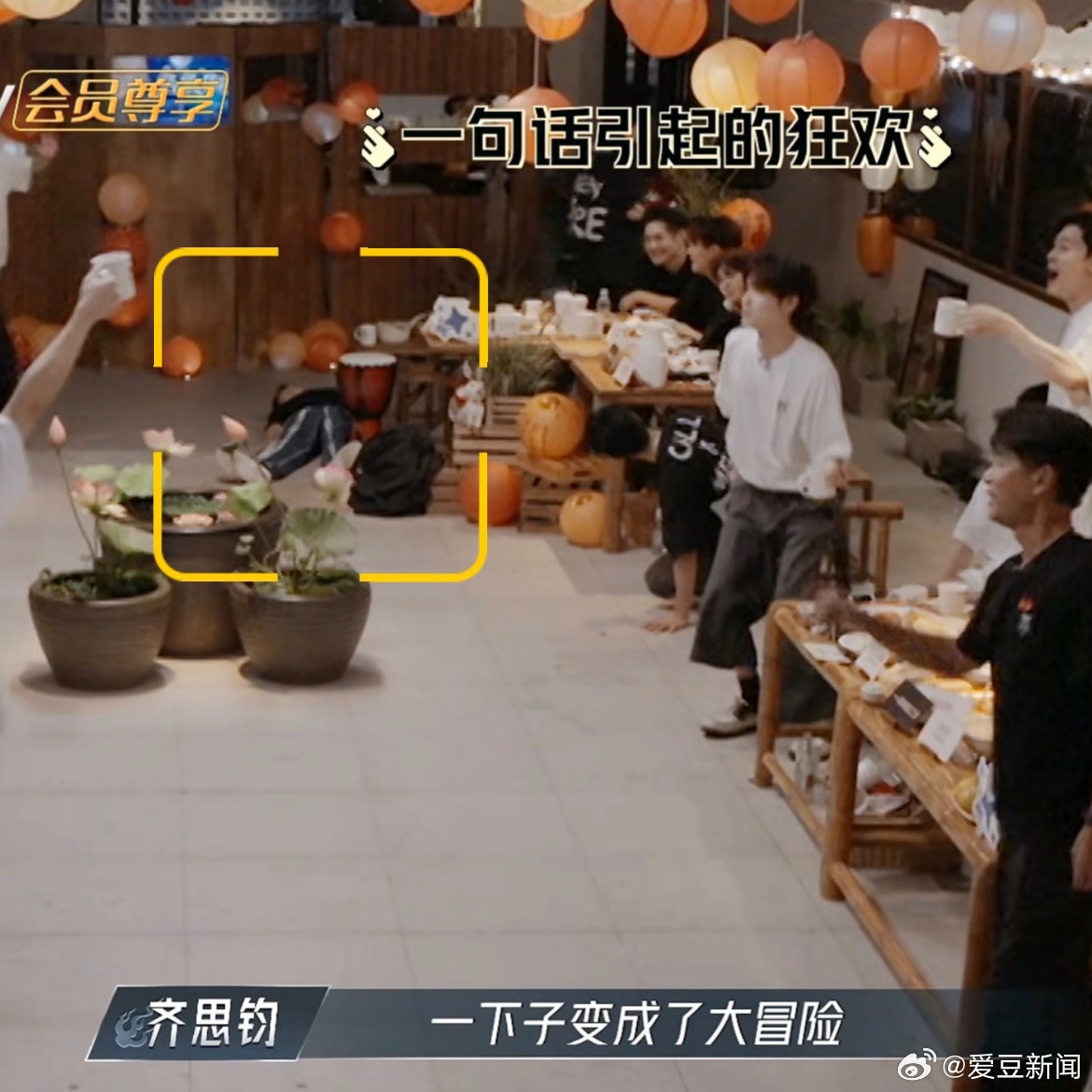 韦礼安：角落艺术家他和井胧是两个极端，井胧是惊天炸雷的轰隆一声的抽象，他是脑回路