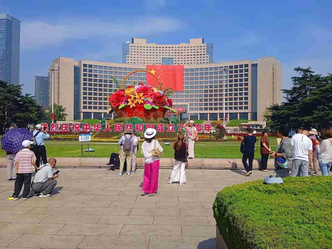 我的今日状态：💰期待暴富
我这里的天气：🌈雨过天晴
今天是五一假期的第四天，