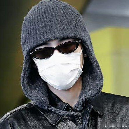 陈飞宇打耳洞了太帅了哇！陈飞宇单边耳钉