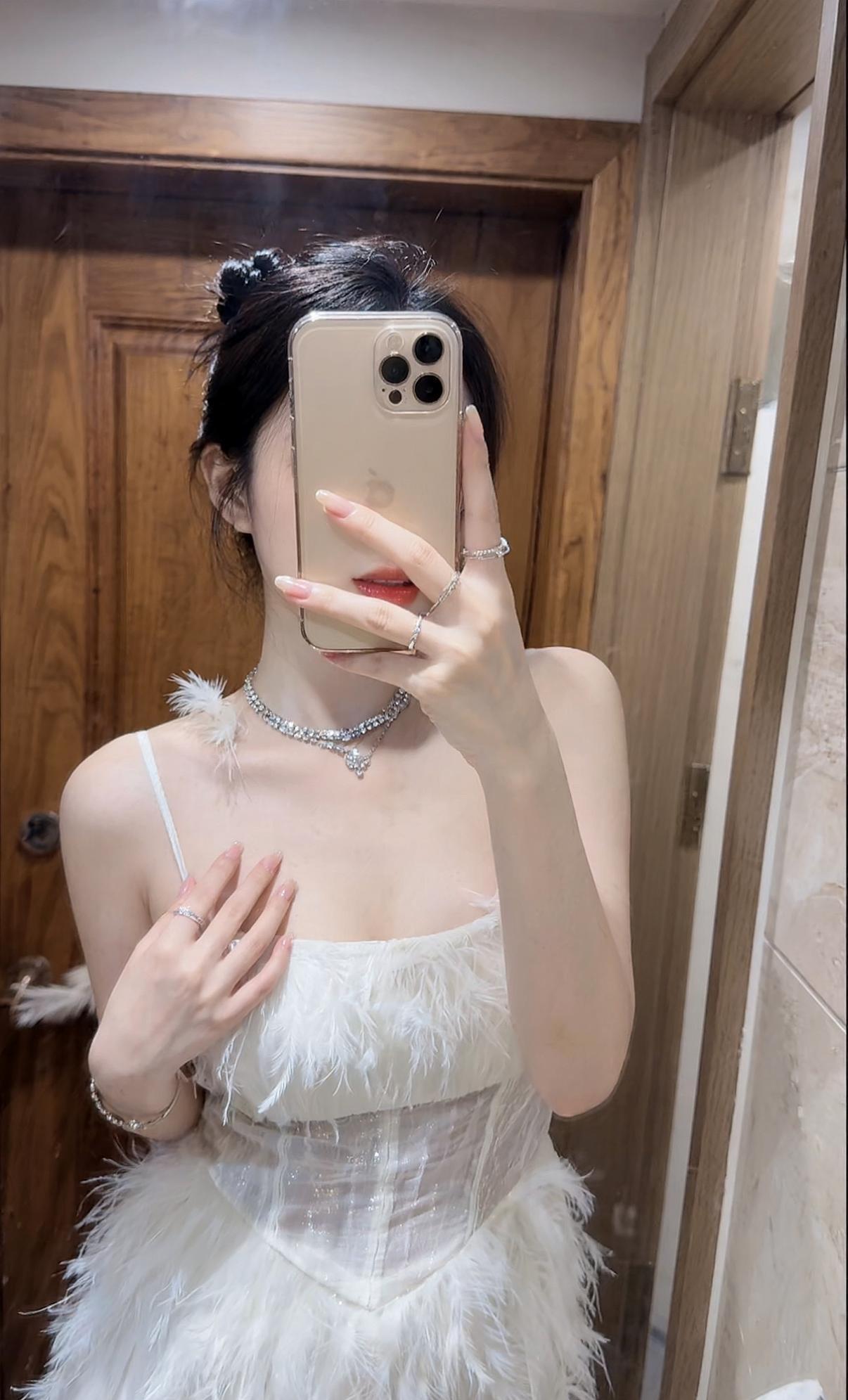 AI羽毛裙自拍 随变ai随便玩