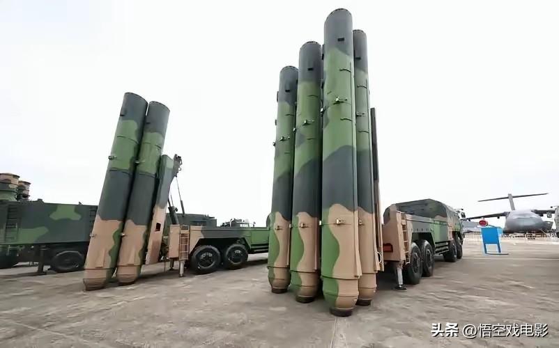 055万吨大驱刚干了一件惊天动地的大事。

这两天网上吵翻了天。都说055把红旗