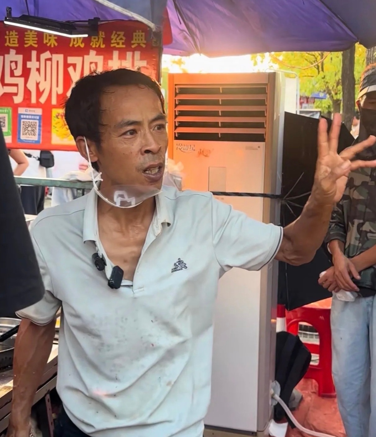 鸡排哥上央视了 恭喜鸡排哥了，这次真的彻底火出圈了，央视都上了，排面大大的了。祝