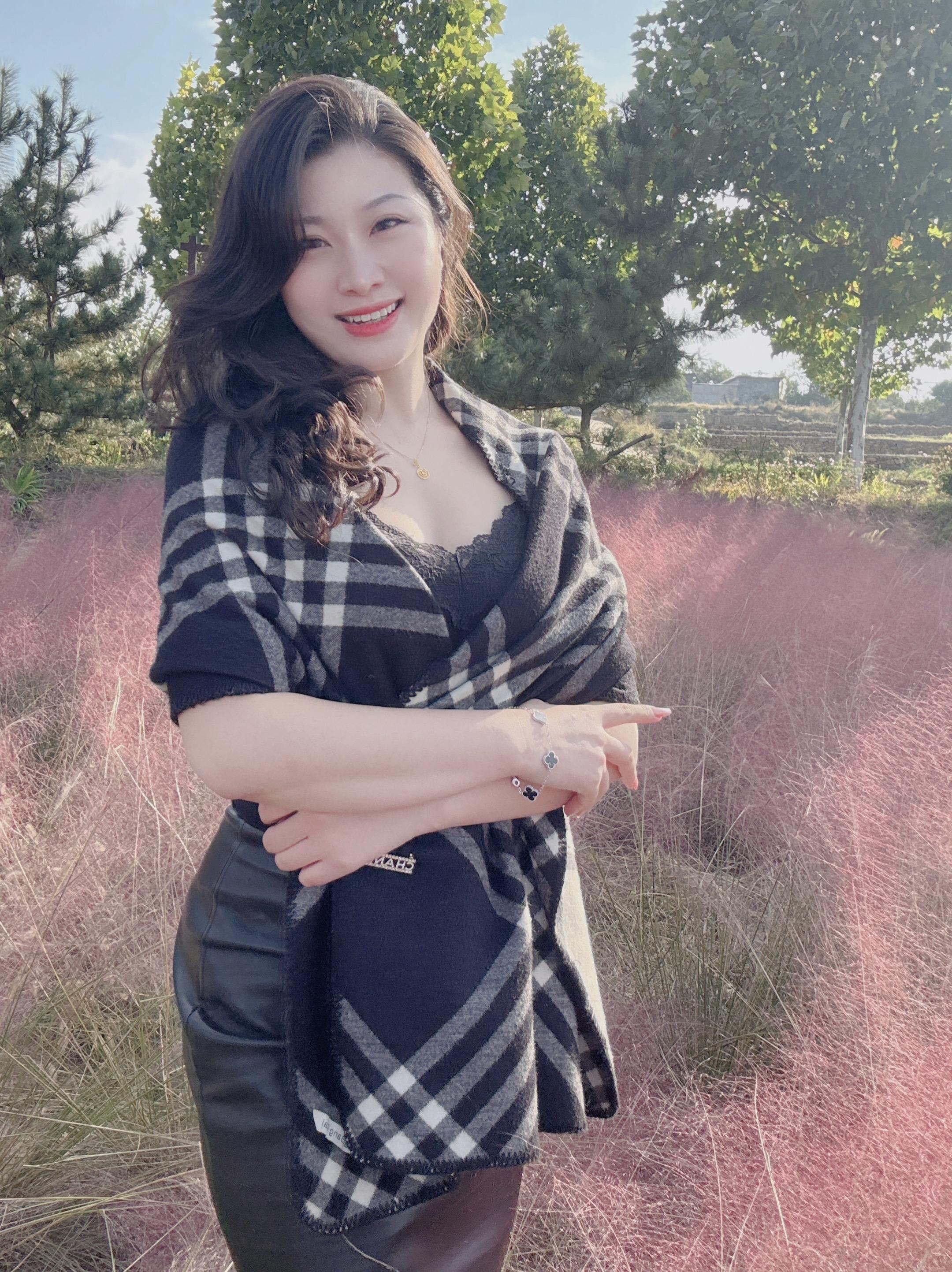 手脚冰凉的日子要开始了，接下来的日子把衣服穿厚一点，走路慢一点，睡觉早...