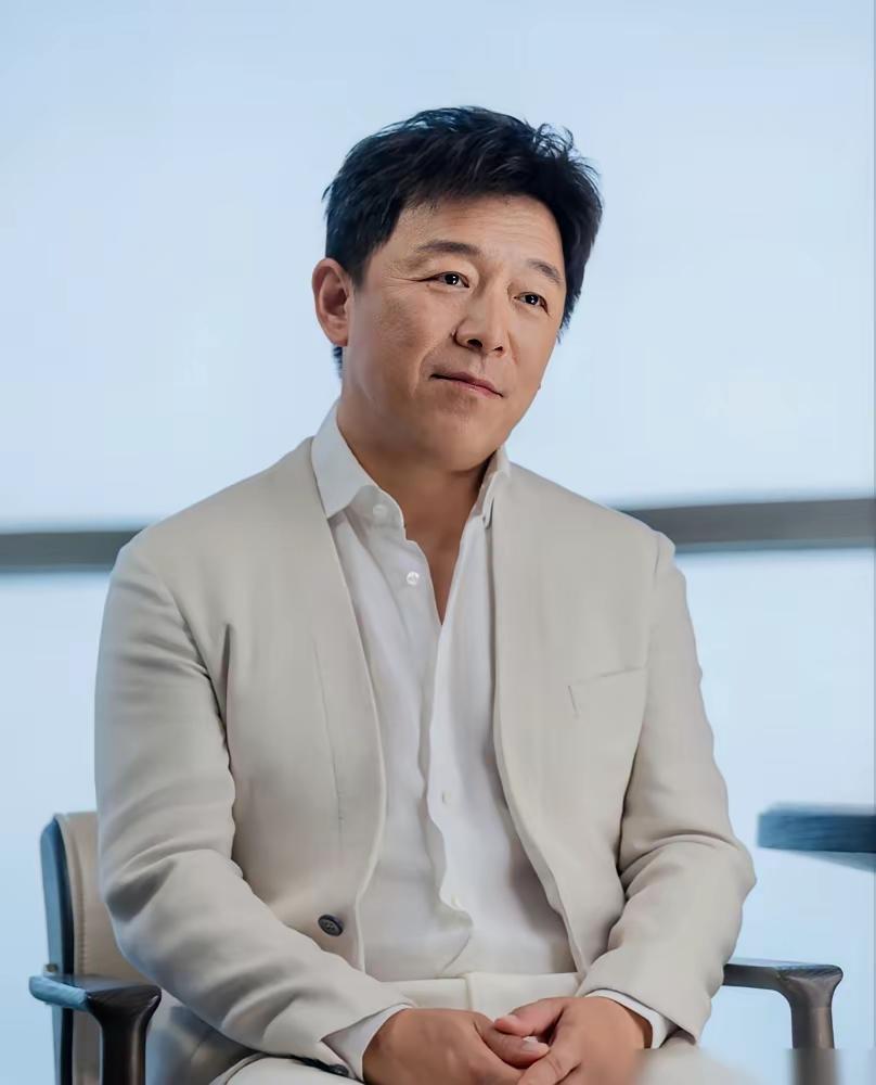 50+的黄渤被时代“抛弃”的无声无息，让很多人没有发觉他已泯然众人了。

  2