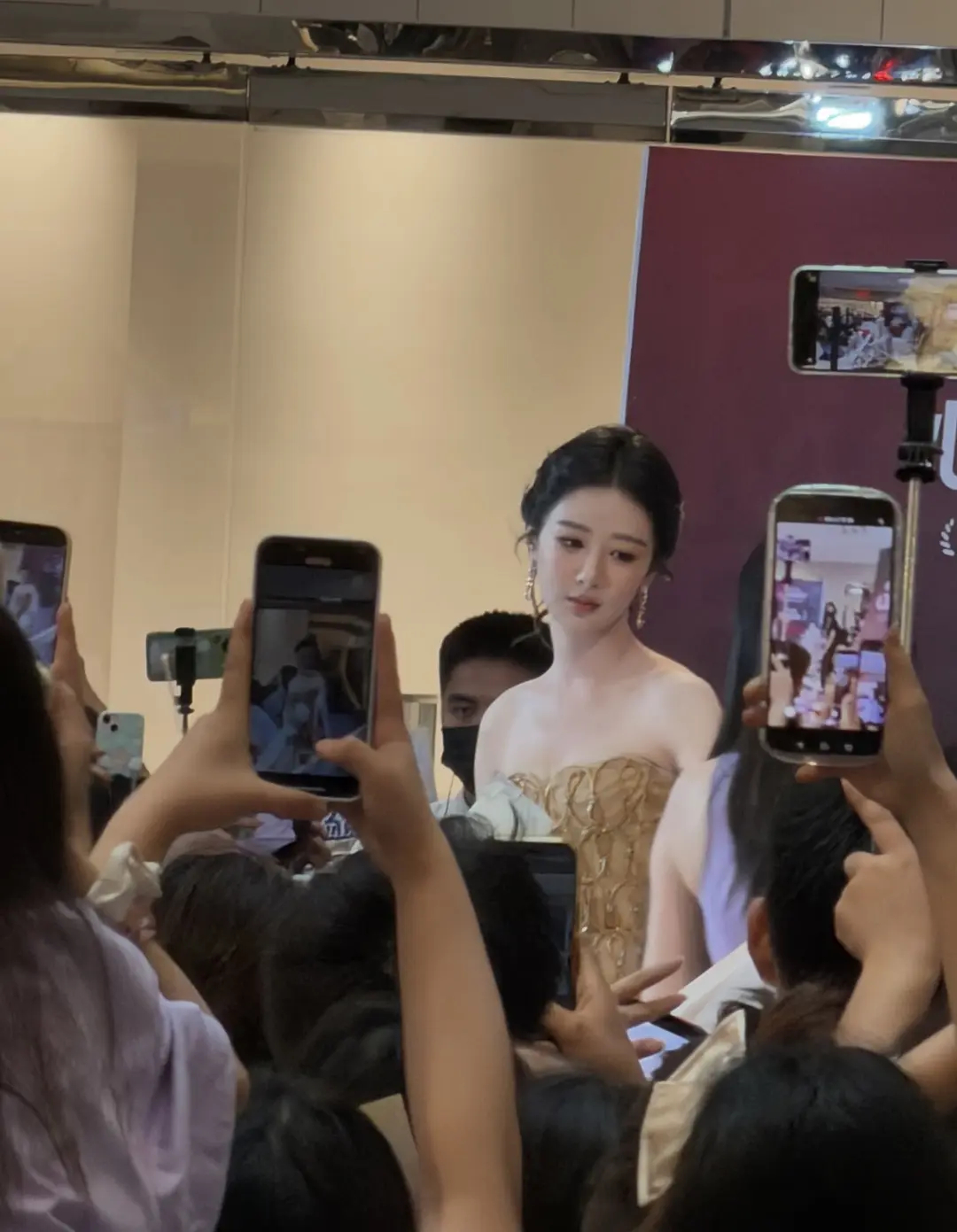 杨紫咋这么富态啊，真有点胖了 