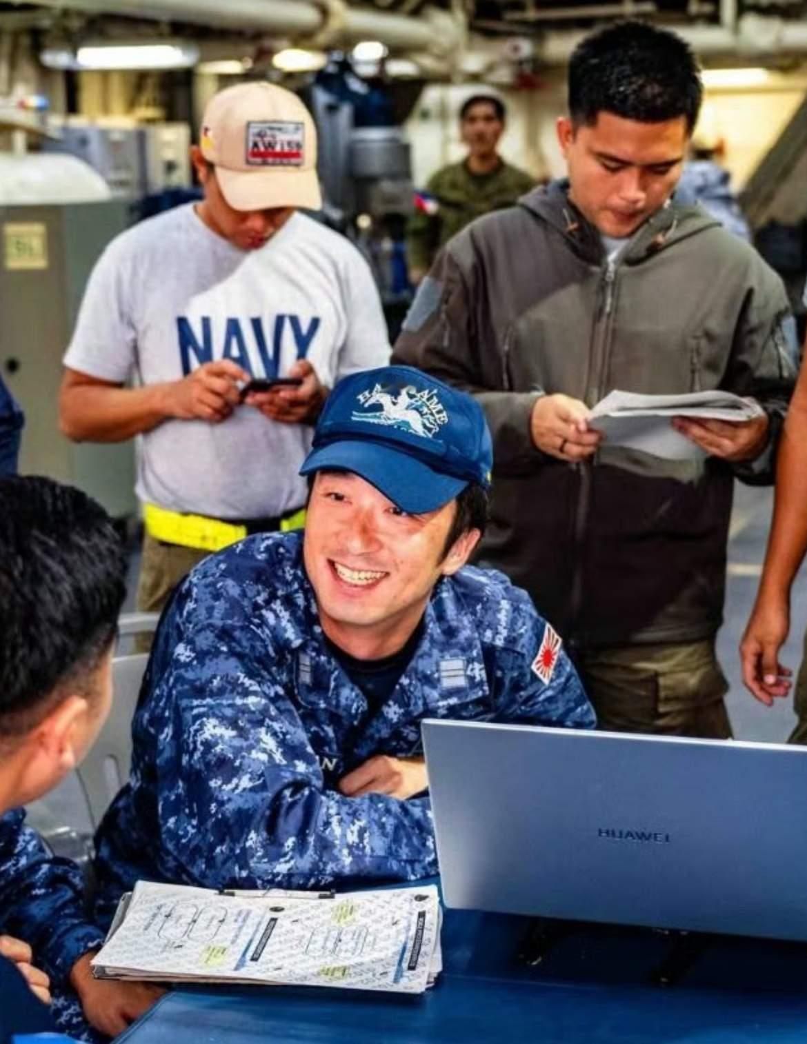 日本自卫队与菲律宾联合军演,仔细一看桌子上的电脑竟然是华为，
为什么不用美国的东