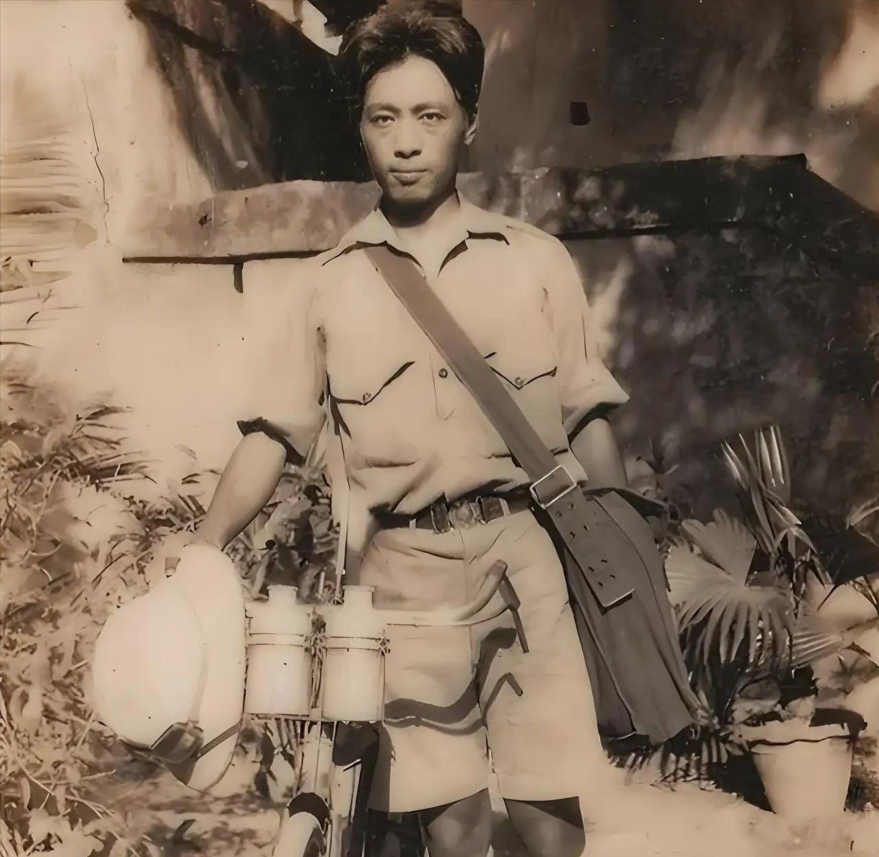 1933年，希特勒亲自接见了一位推着破旧自行车的中国青年，并在他的纪念册上郑重签