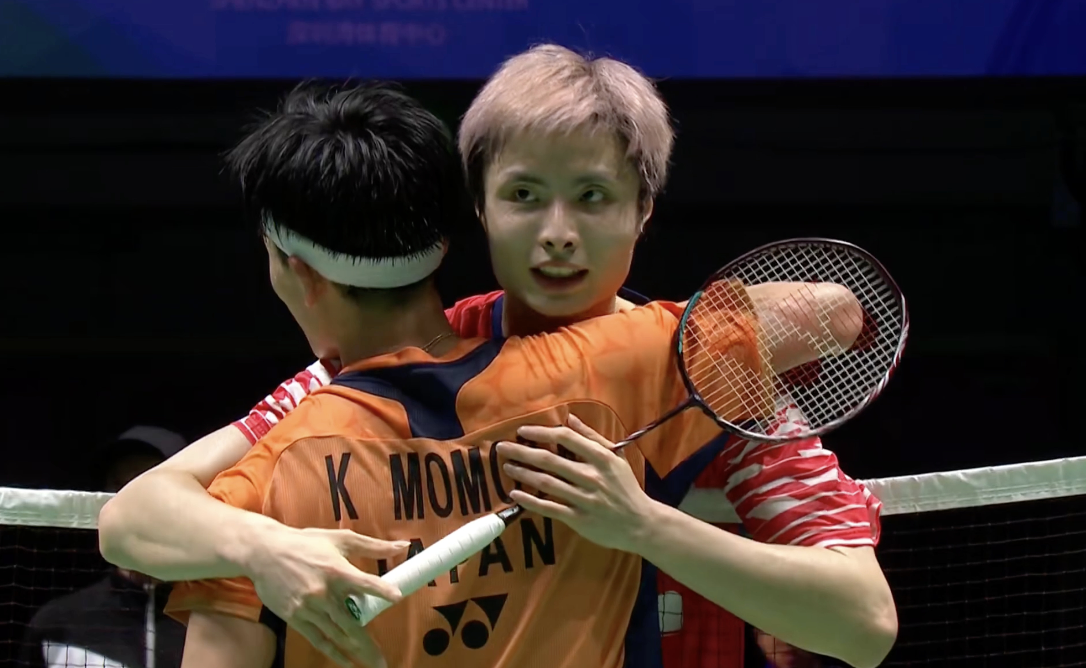 石宇奇🇨🇳 21-19、21-15 🇯🇵桃田贤斗半决赛：石宇奇🇨🇳 