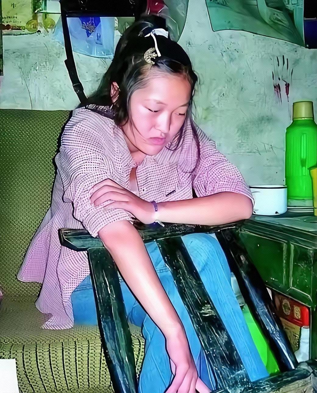 2006年高考，河南19岁农村女孩蒋多多，在考场上做了一个葬送一生的决定。
 