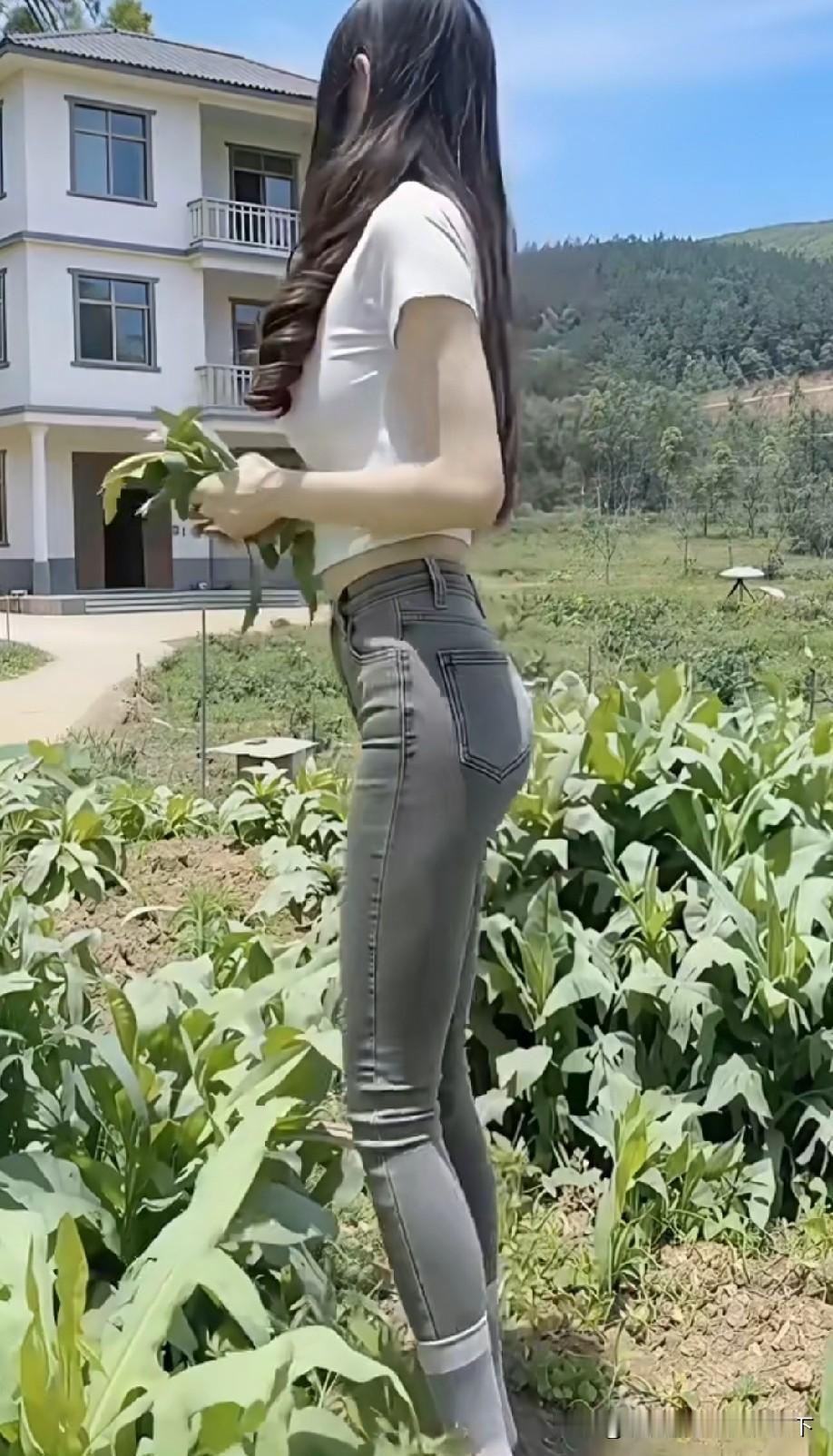美貌只会带来一时的冲动欣赏，一个人独有的内在价值，才是让人愿意长久驻足的底气。