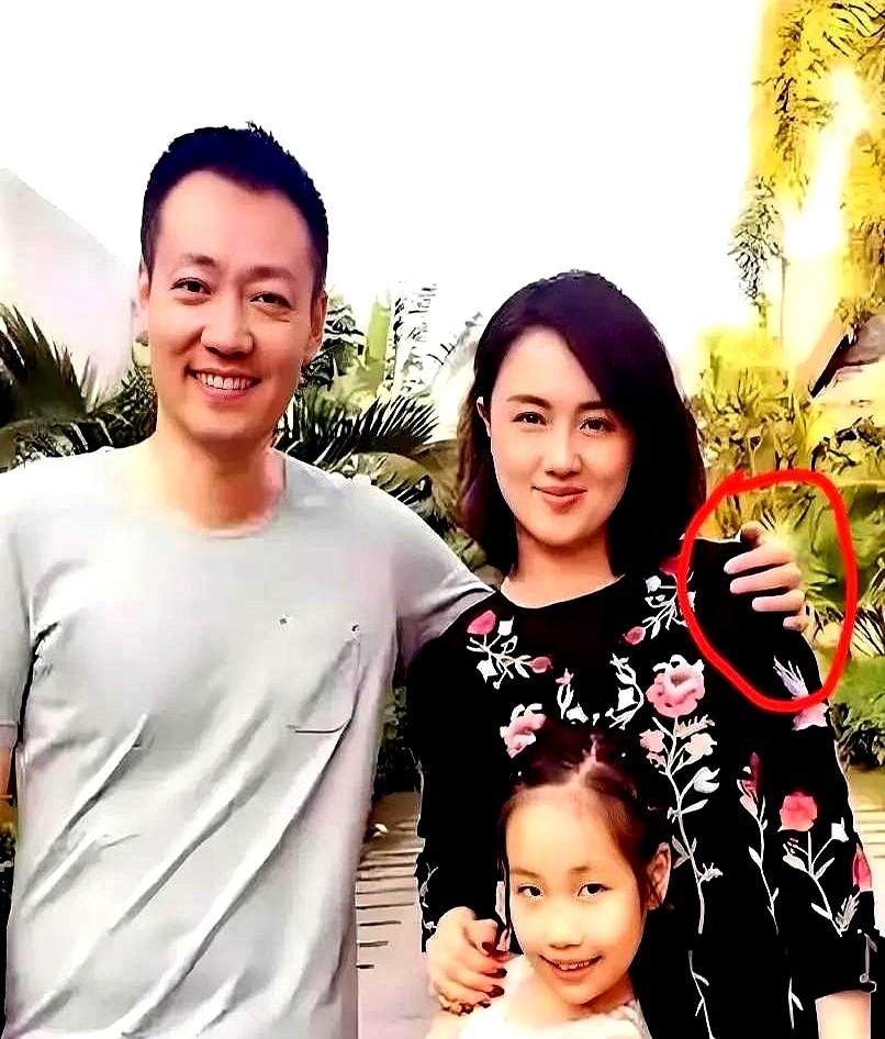 我觉得，朱媛媛的丈夫没那么爱她！
因为如果真的爱她，为什么还要让她不停地工作？