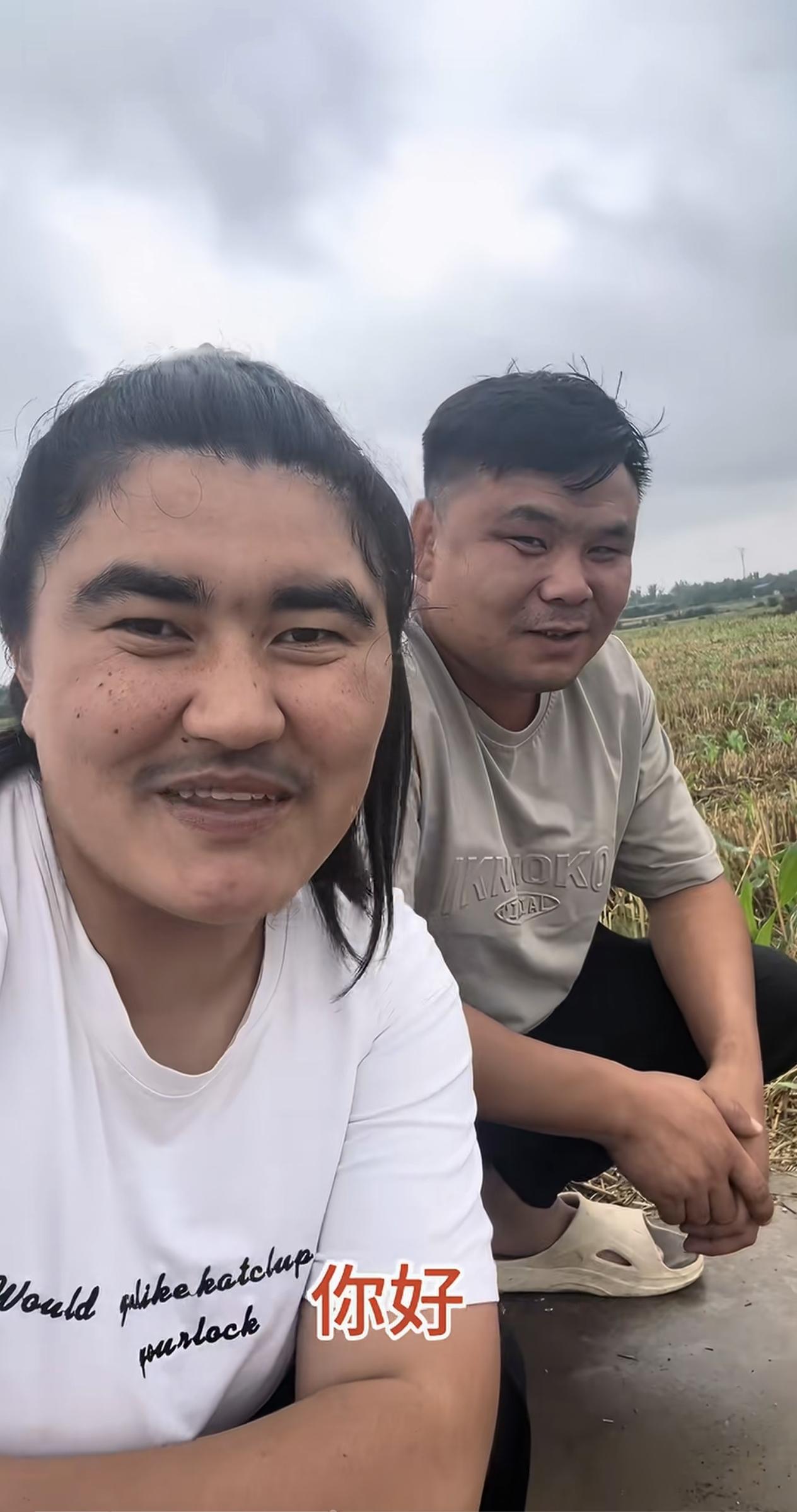 古丽，在维语里的意思是“花儿”。
    这位叫“古丽”的新疆维吾尔族姑娘，从遥