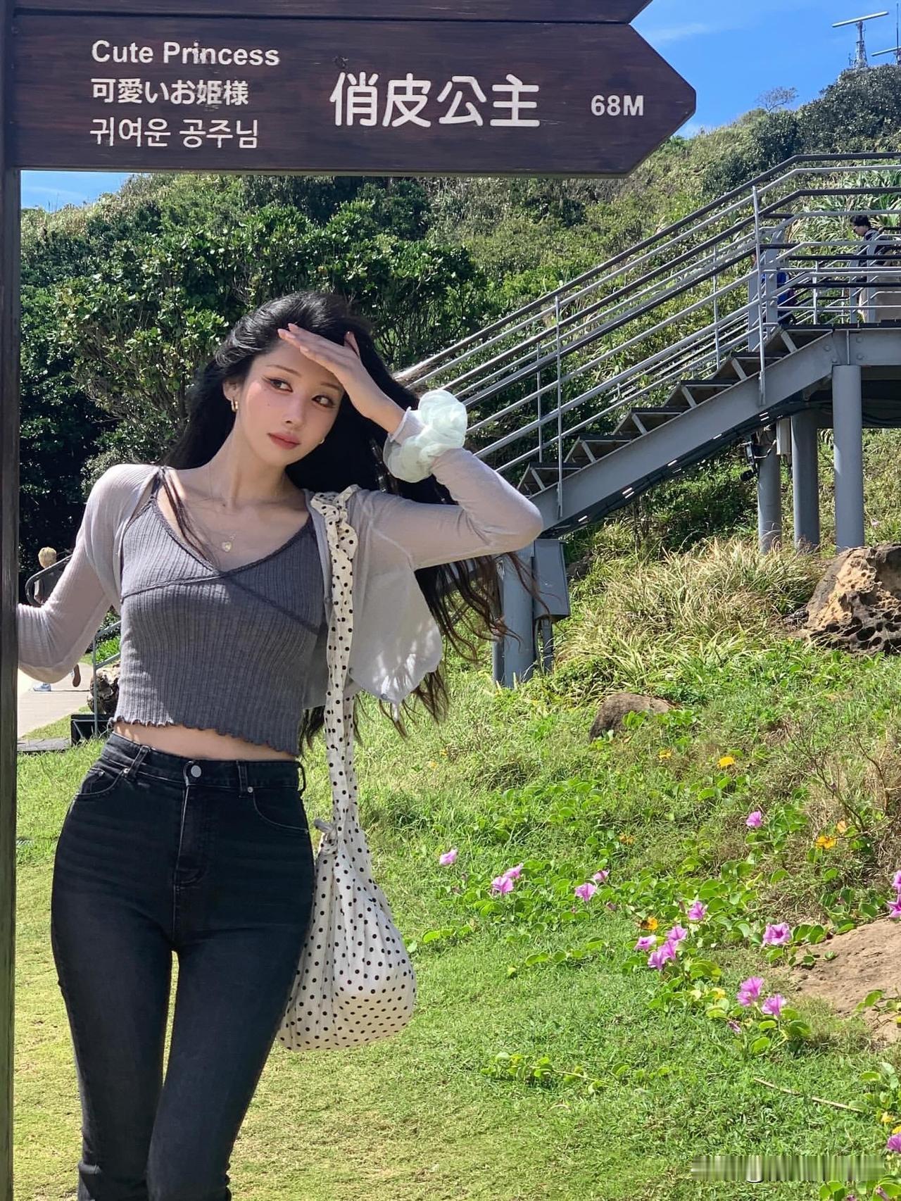 颜值，才华，人品哪个对女人最重要没人理解你,就自己爱自己咯,在意那么多,你还怎么